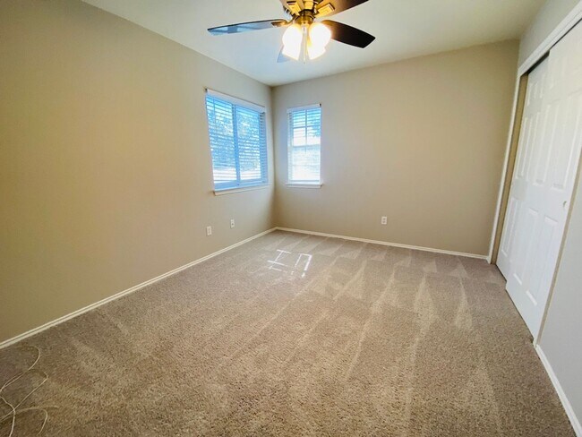 Building Photo - Great Home in Willow Run!