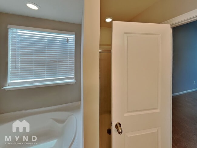 Building Photo - 16629 Broadwing Pl