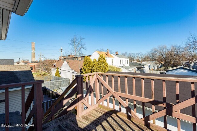 Building Photo - 909 Ash St