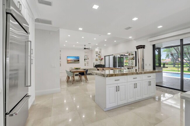 Building Photo - 10099 Canoe Brook Cir