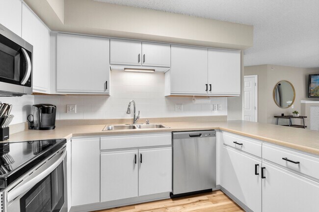 Building Photo - 10 Zeller Crossing
