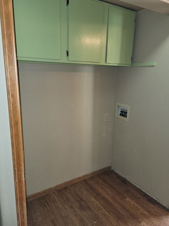 Building Photo - 305 Holbrook St