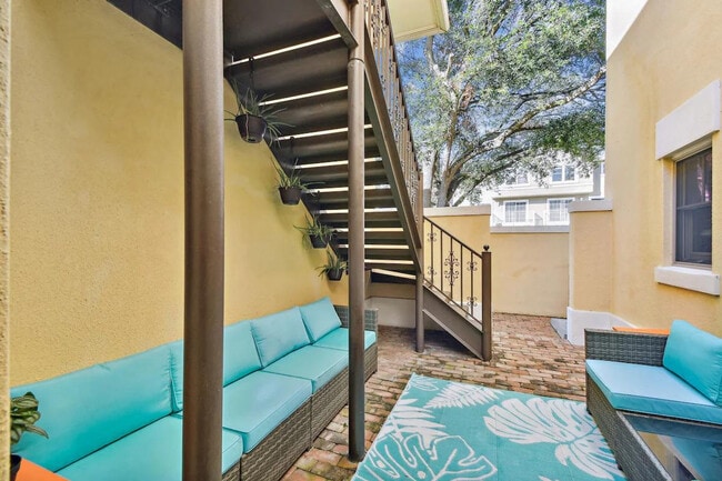 Building Photo - 509 S Willow Ave