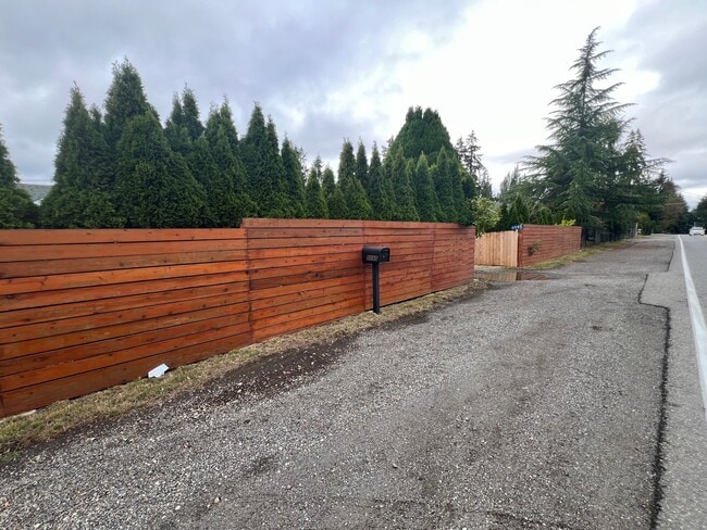 Building Photo - Tracyton 3 Bedroom w/ Tons of Parking & Huge Lot! Avail. 4/15