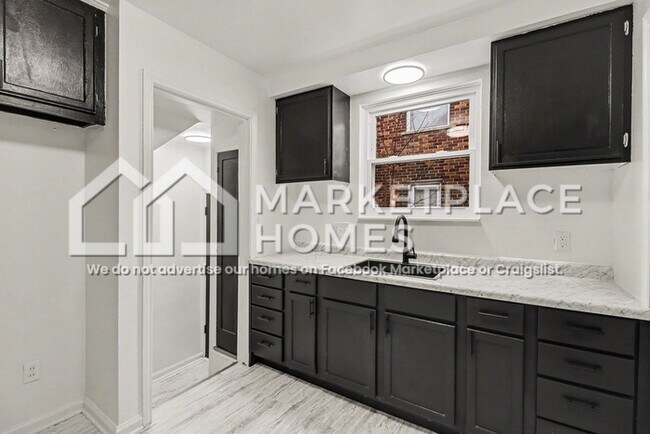 Building Photo - 11235 Roxbury St