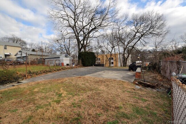 Building Photo - 34 Chestnut St