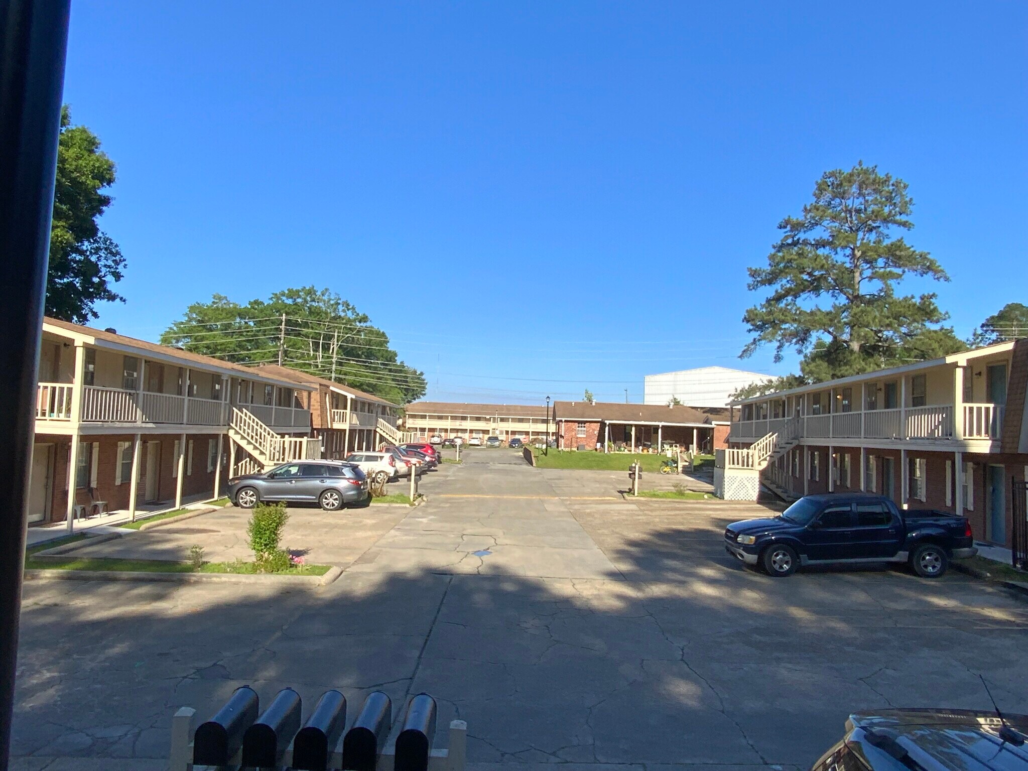 Neighborhood setting - 601 N 31st Ave