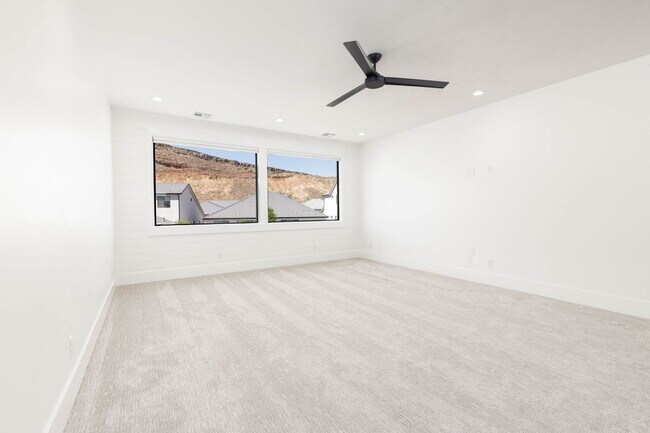 Building Photo - Beautiful 5 Bed 3.5 bath near Sunrise Valley Park In Washington.