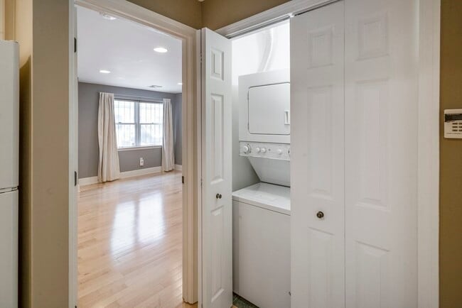 Building Photo - 39 Symphony Rd