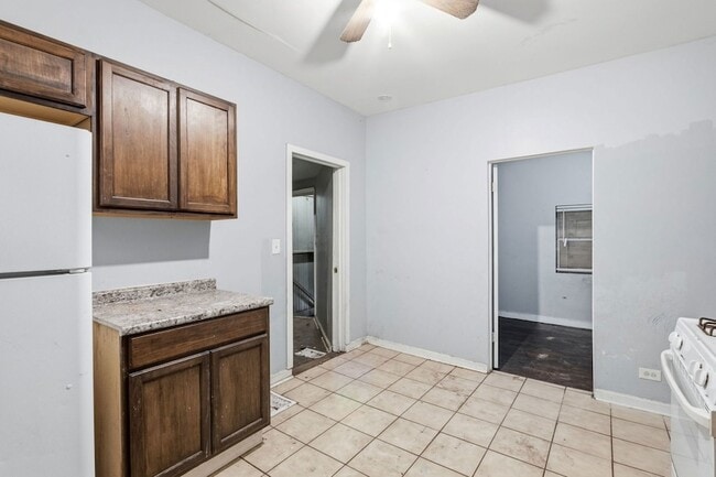 Building Photo - 6913 S Throop St