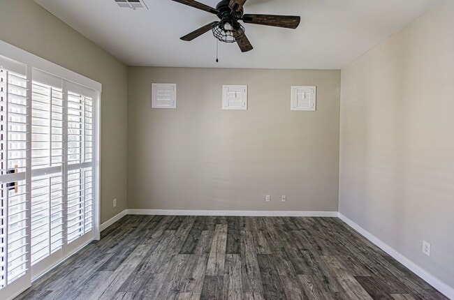 Building Photo - Green Valley Condo