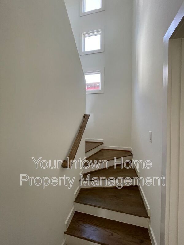 Building Photo - 504 Rankin St NE