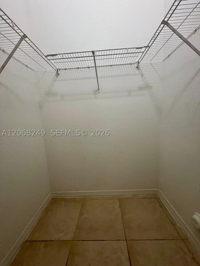 Building Photo - 3824 SW 48th Ave
