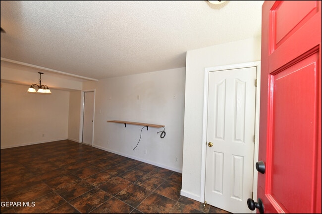 Building Photo - 12121 Tower Hill Dr