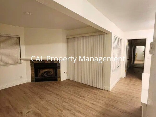 Building Photo - Cozy 1-Bedroom Apartment with Fireplace
