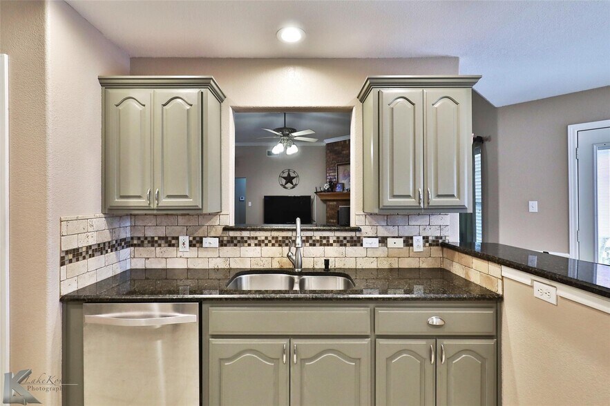 Building Photo - 5434 Willow View Rd