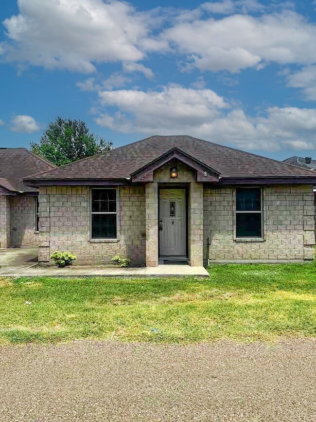 Building Photo - 800 E Daffodil Ave
