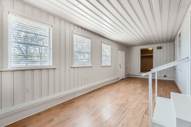 Building Photo - 224 E Boyd St