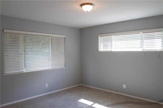 Building Photo - 1253 Church St