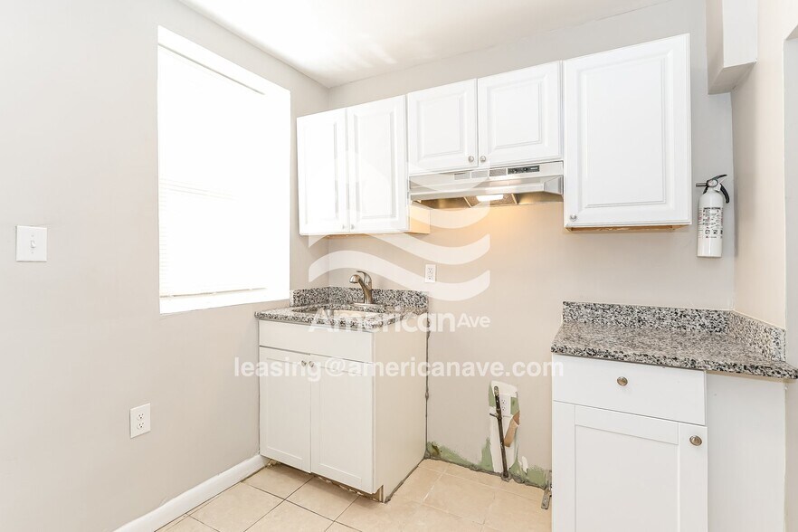 Building Photo - 2130 S Daggett St