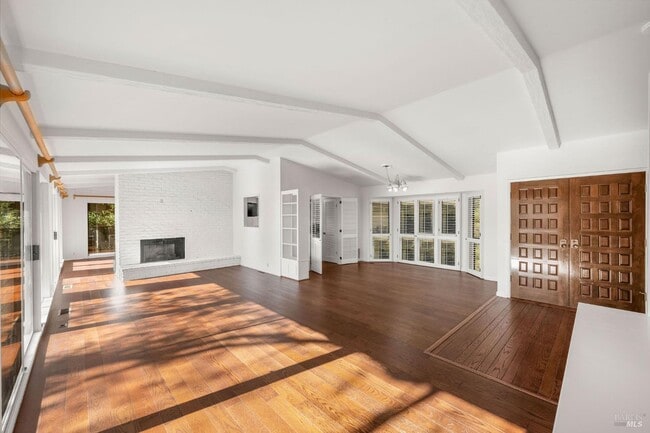 Building Photo - 121 Knoll Pl