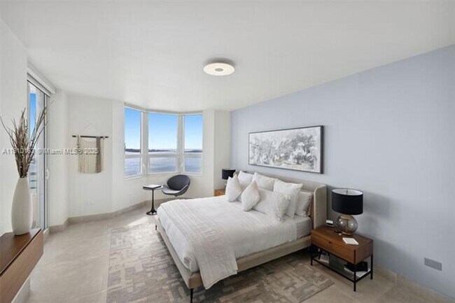 Building Photo - 808 Brickell Key Dr