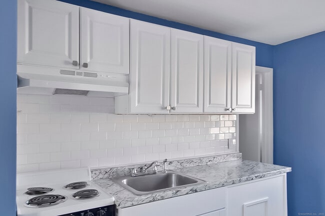 Building Photo - 36 Woodbury Ave