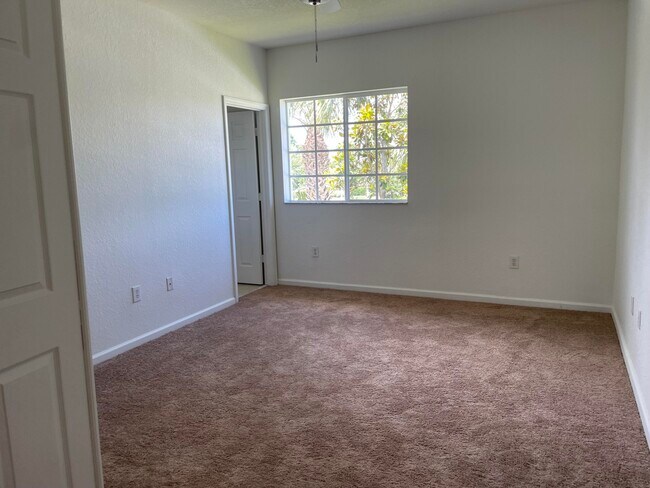 Building Photo - 5119 SE Mariner Garden Cir