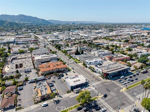Building Photo - 1049 Western Ave