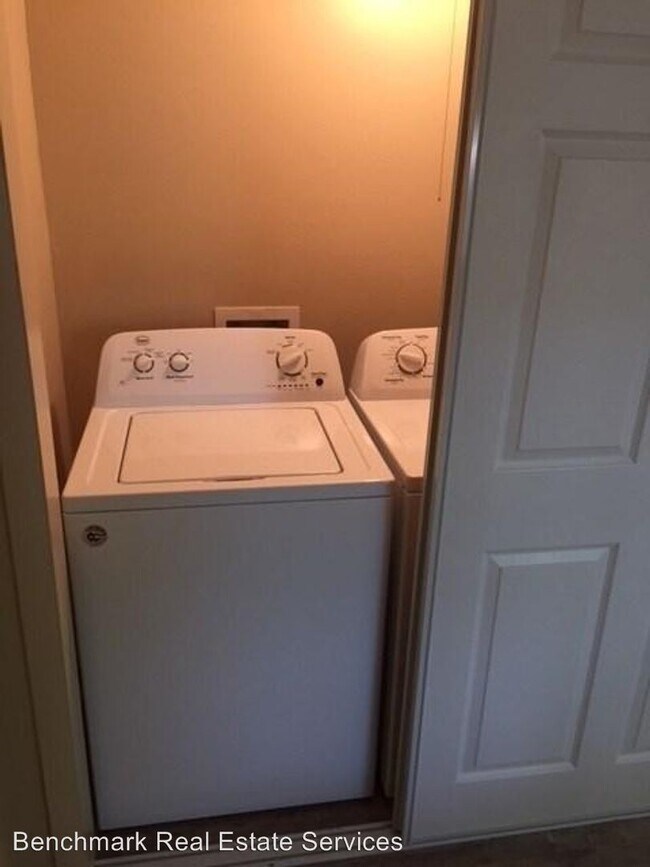 Building Photo - 1 br, 1 bath Apartment - 2303 Columbia Ct.