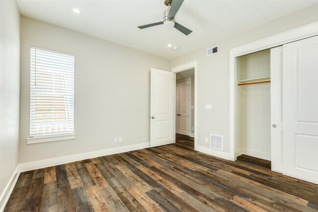 Building Photo - 3228 Avenue R