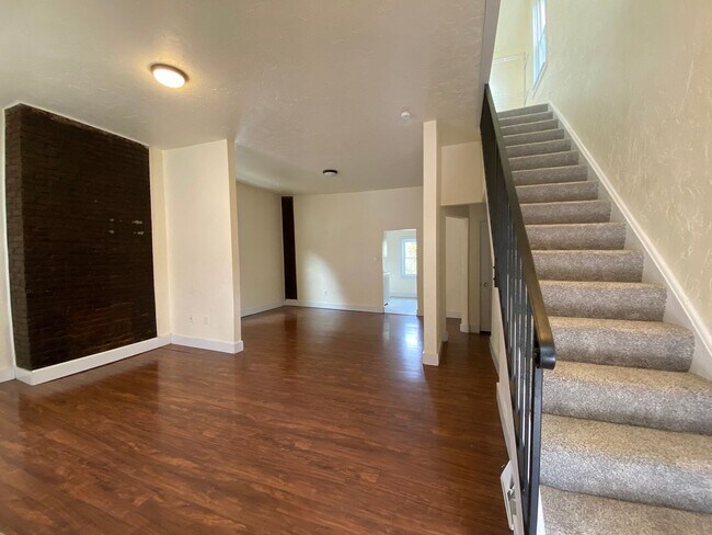 Building Photo - Beautiful 4BR 2 full bath house now showing!