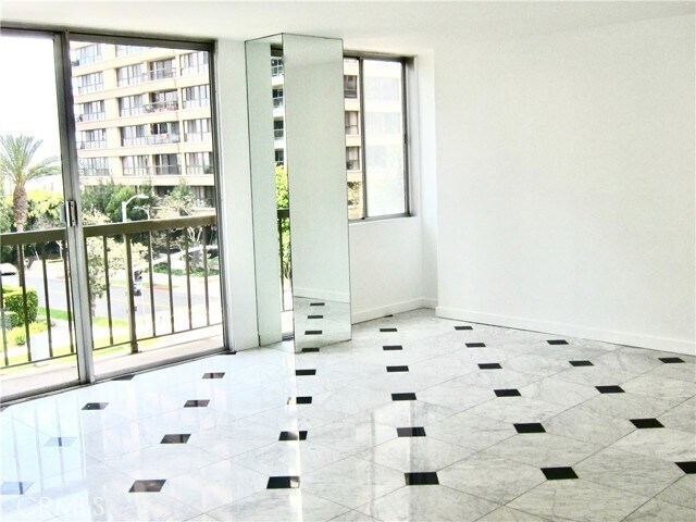 Building Photo - 10747 Wilshire Blvd