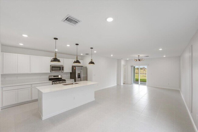 Building Photo - 11161 NW Fernbrook Dr