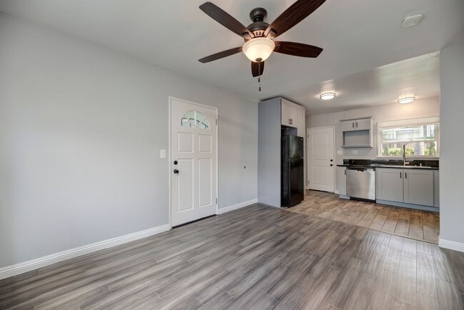 Building Photo - 1048 4th St