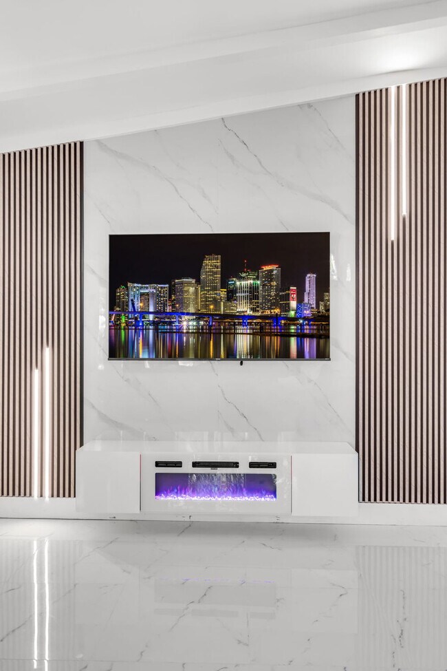 Building Photo - 714 NE 17th Ct