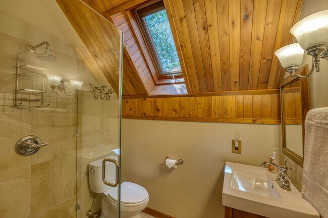Building Photo - 402 Wilderness Dr