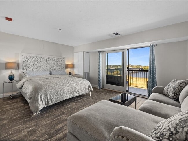 Building Photo - 133 Commander Shea Blvd