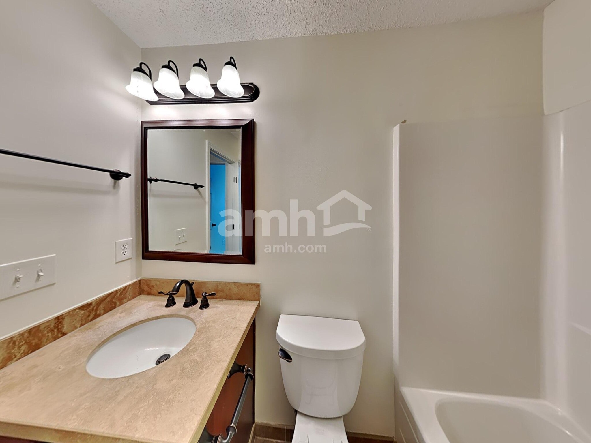 Building Photo - 131 Hidden Creek Dr