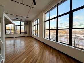 Building Photo - 2 Union St