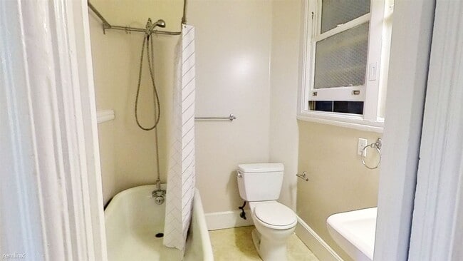 Building Photo - 512 Frederick St