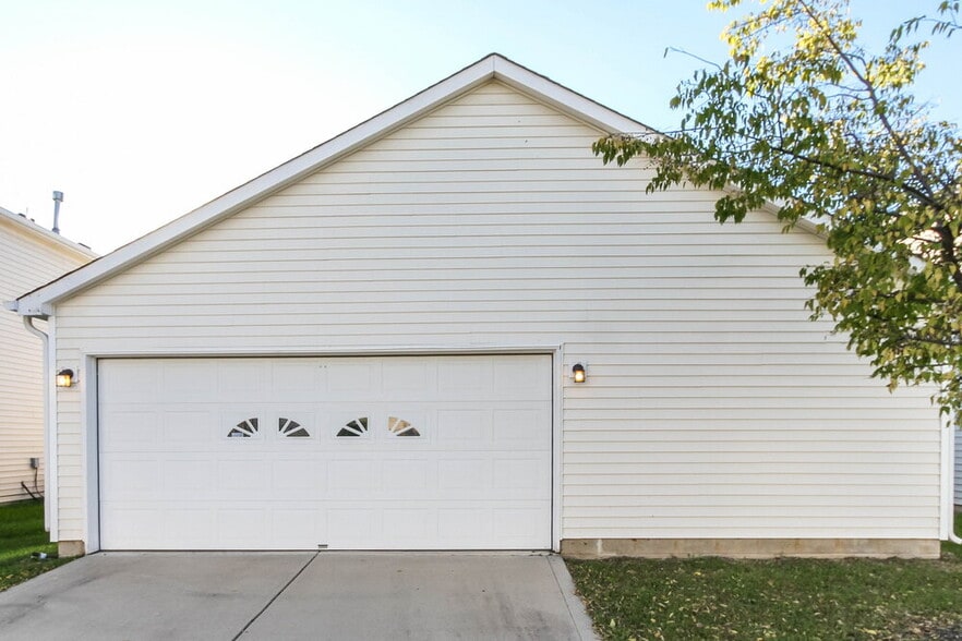 Building Photo - 14384 Black Farm Dr