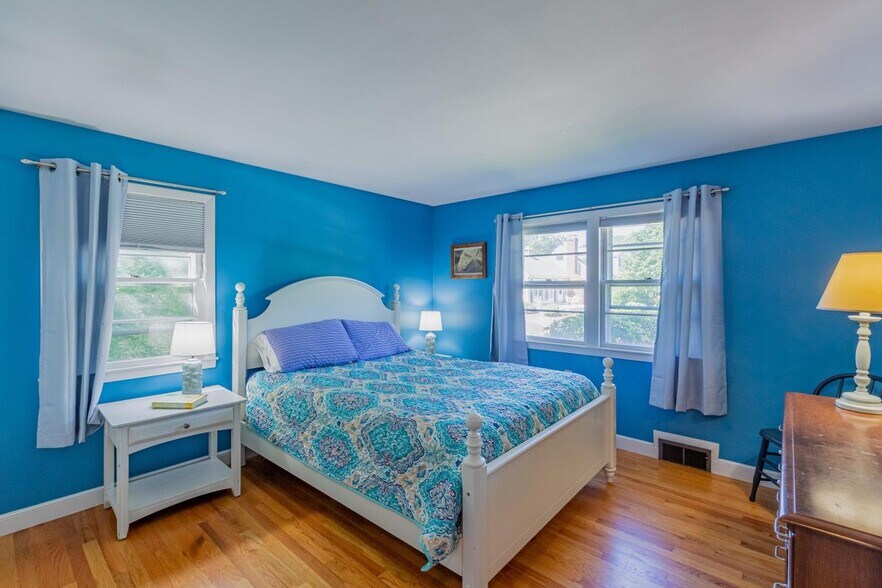 Building Photo - 18 Baker