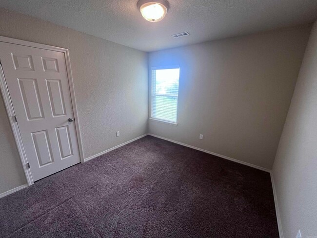 Building Photo - 133 Meadow Dr