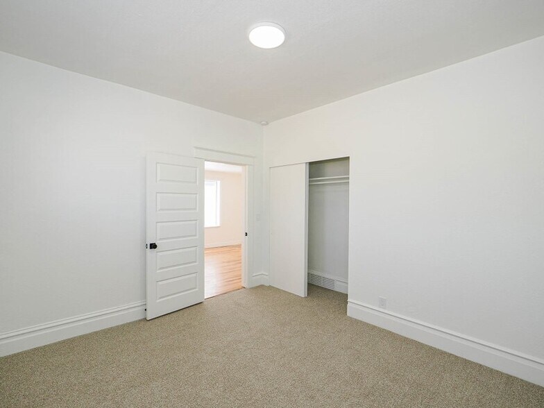 Building Photo - 843 Emeril Ave