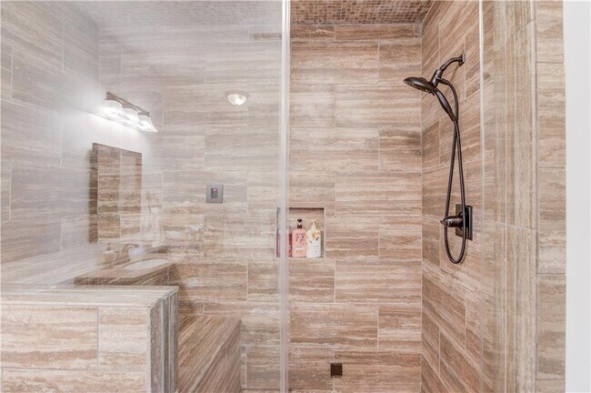 Building Photo - 2870 Roanoke Rd