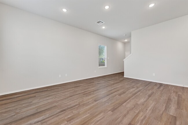 Building Photo - 1452 Glen Oaks Dr