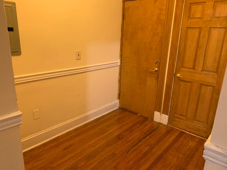 Building Photo - 360 Riverway