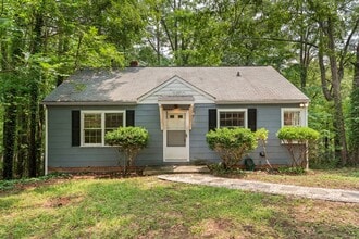 Building Photo - Charming Pet-Friendly Chapel Hill Cottage Minutes from UNC