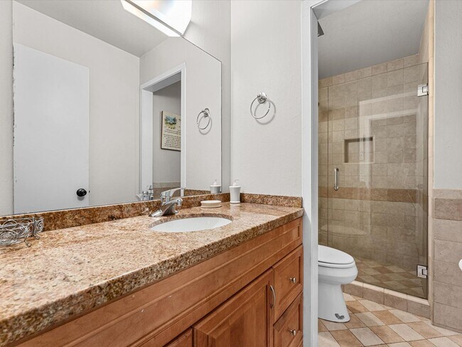Building Photo - LONG-TERM RENTAL: Updated Townhome in Prime Location! 2 Bedrooms & Loft, Fully Furnished!